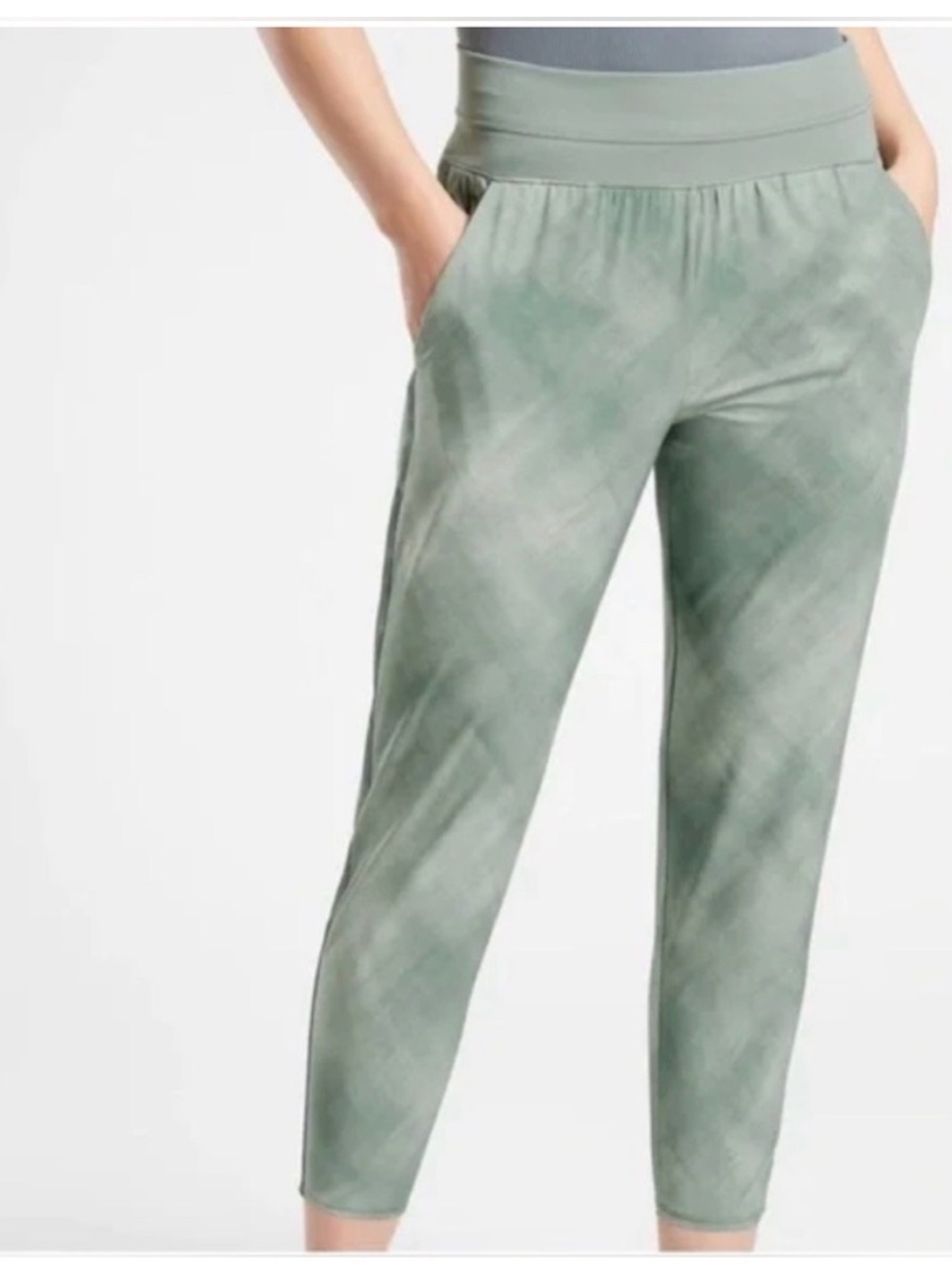 Athleta Nolita Light Sage Slim Pull-On Cropped Pants Sunblocking Sz 2